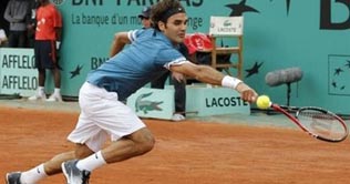 French Open: Roger Federer storms into third round